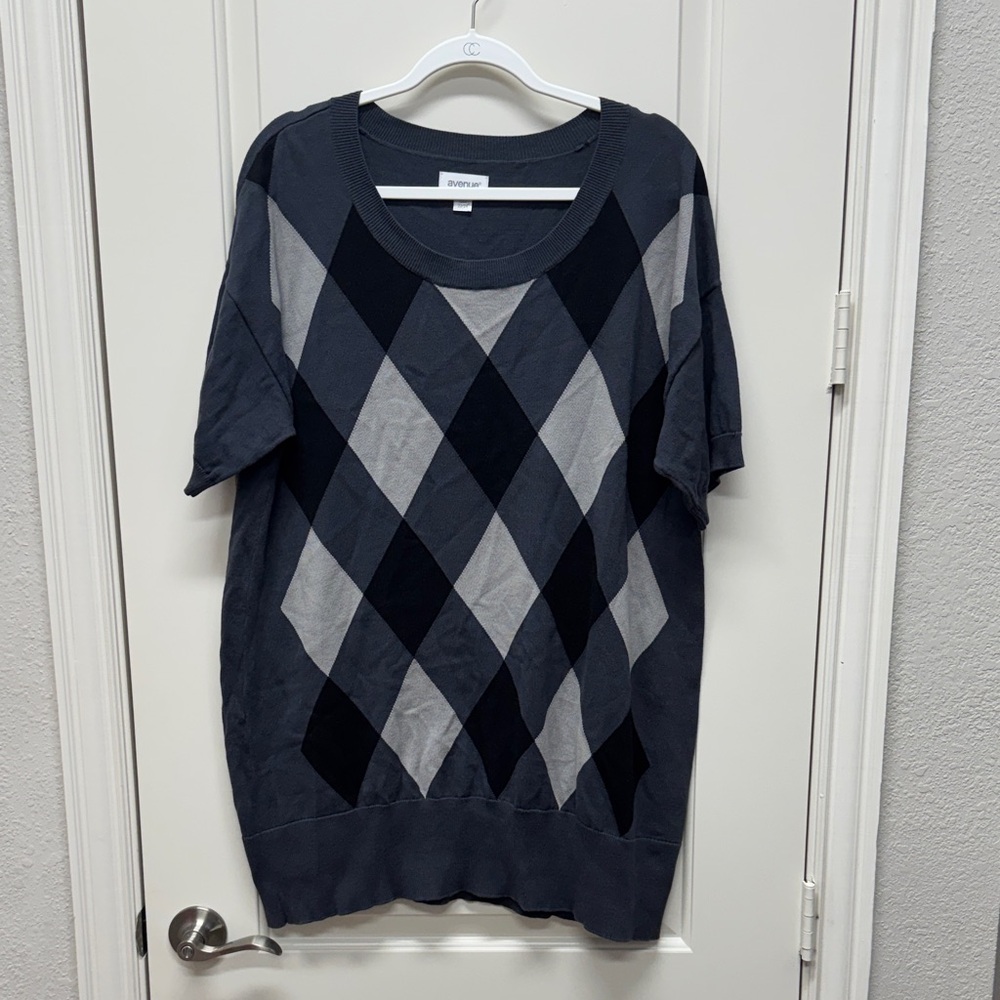 Avenue Textured Knit Sweater in Gray